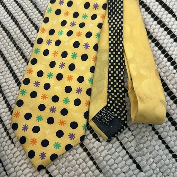 Tie - Picture 2 of 10